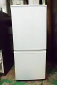 画像1: 2013年製　シャープ　2ドア冷蔵庫　137L (1)