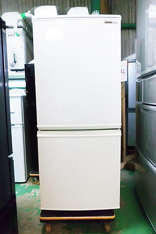 2009年製 シャープ 2ドア冷蔵庫 137L - B-Market