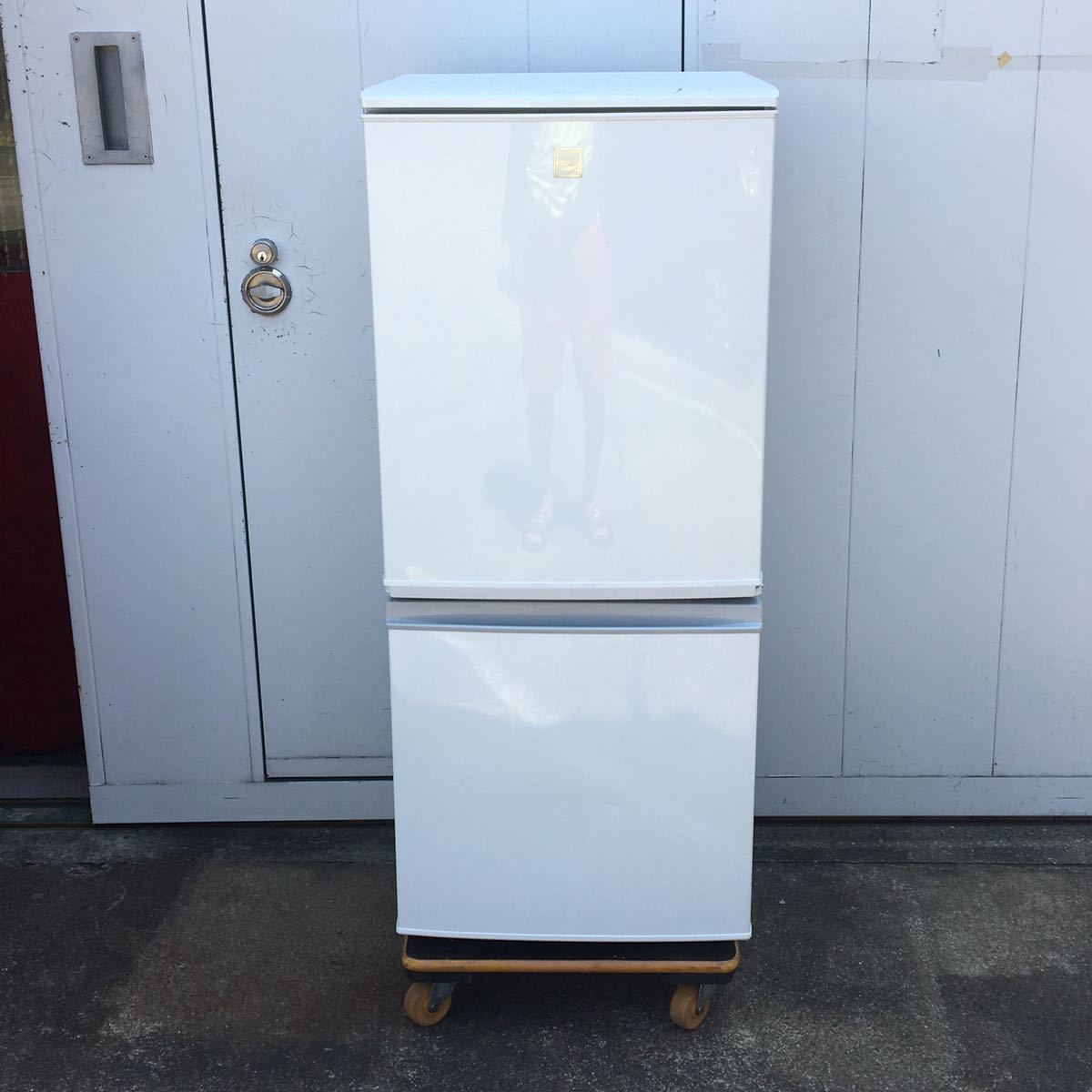 2016年製　シャープ　2ドア冷蔵庫　137L